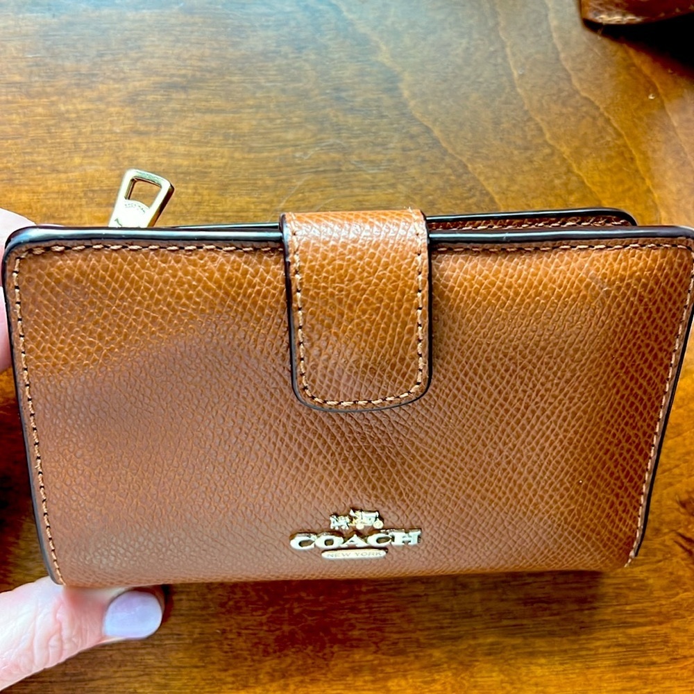 EUC Coach Medium Leather  Wallet